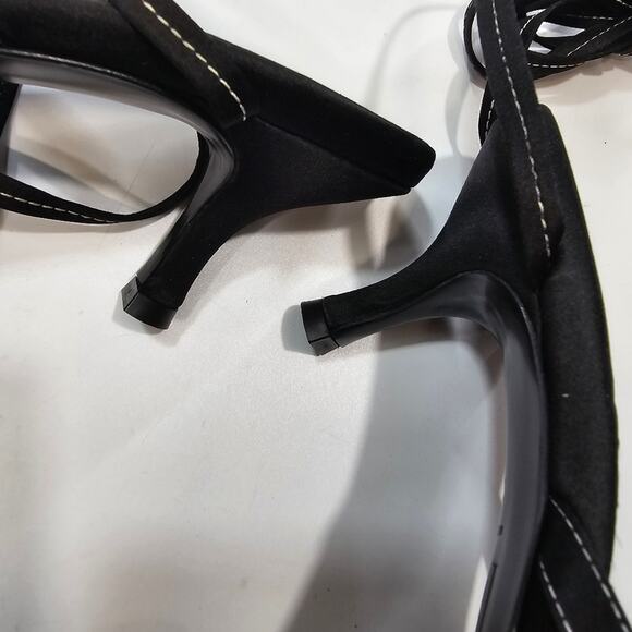 Helsa Sandal Kitten Heels - Picture 8 of 9